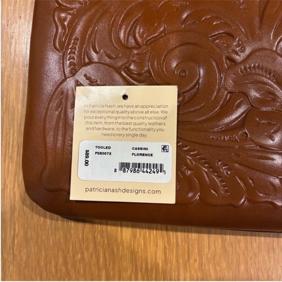 NWT Patricia Nash Tooled Cassini
"Florence" Wristlet - Picture 2 of 13
